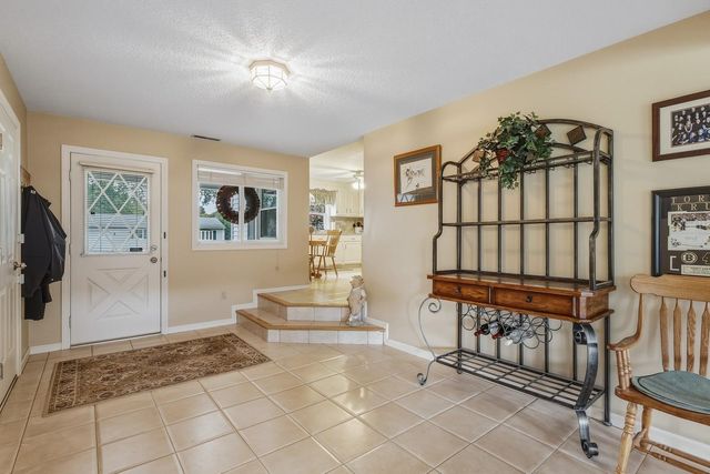 15 Somerset St, East Longmeadow, MA 01028