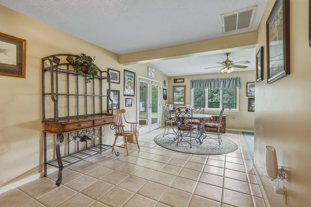15 Somerset St, East Longmeadow, MA 01028