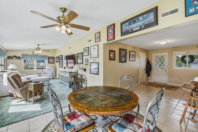 15 Somerset St, East Longmeadow, MA 01028
