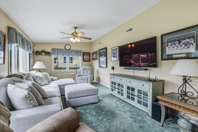 15 Somerset St, East Longmeadow, MA 01028