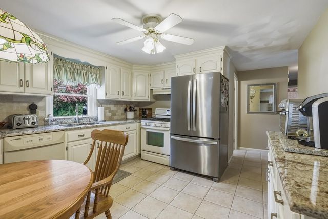 15 Somerset St, East Longmeadow, MA 01028