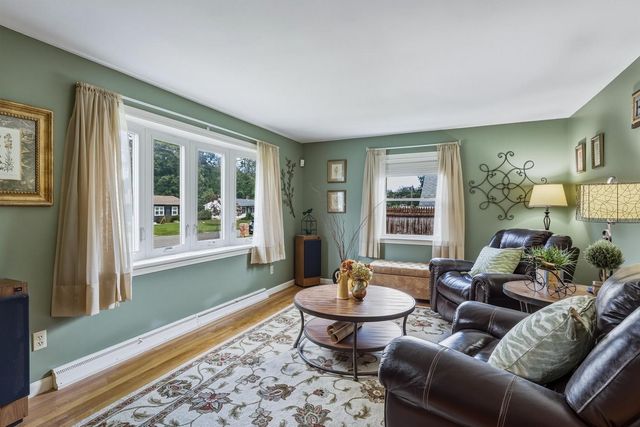 15 Somerset St, East Longmeadow, MA 01028