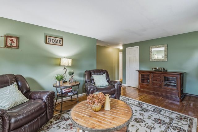 15 Somerset St, East Longmeadow, MA 01028