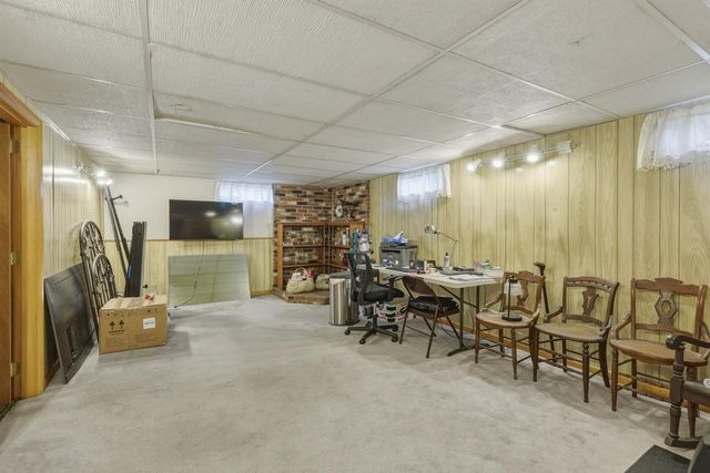 15 Somerset St, East Longmeadow, MA 01028