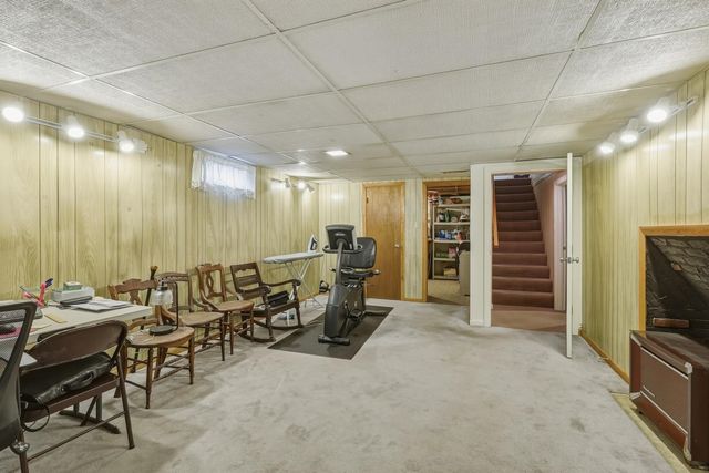 15 Somerset St, East Longmeadow, MA 01028
