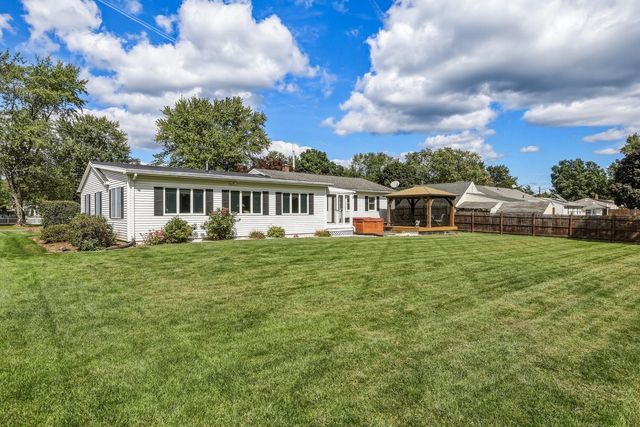 15 Somerset St, East Longmeadow, MA 01028