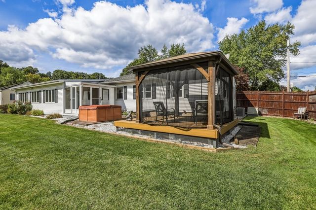 15 Somerset St, East Longmeadow, MA 01028