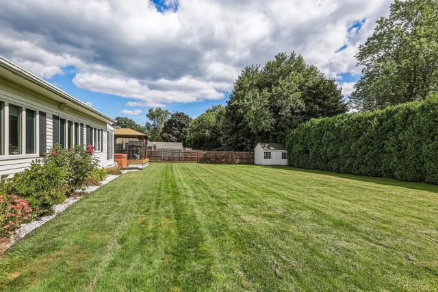15 Somerset St, East Longmeadow, MA 01028