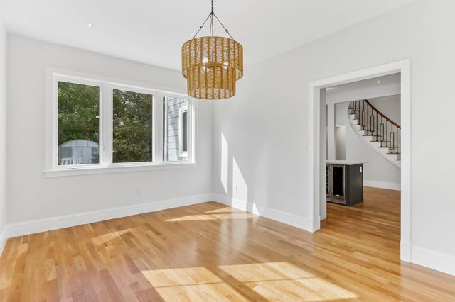 5 Cottage St, Nahant, MA 01908