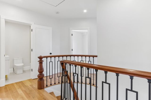 5 Cottage St, Nahant, MA 01908