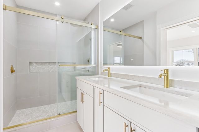 5 Cottage St, Nahant, MA 01908