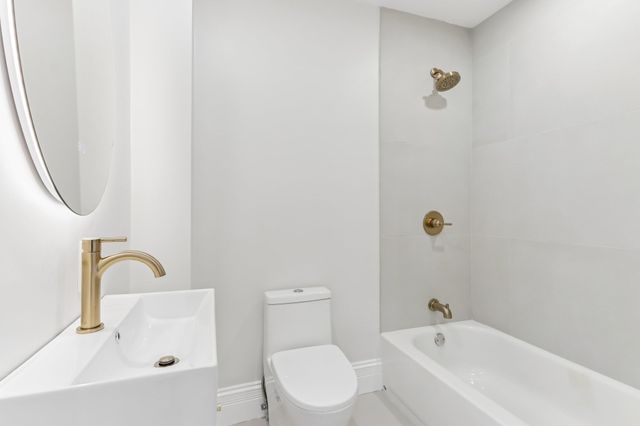 5 Cottage St, Nahant, MA 01908