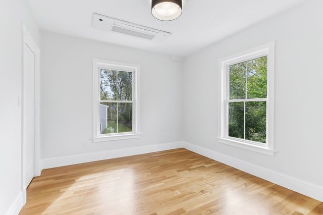 5 Cottage St, Nahant, MA 01908