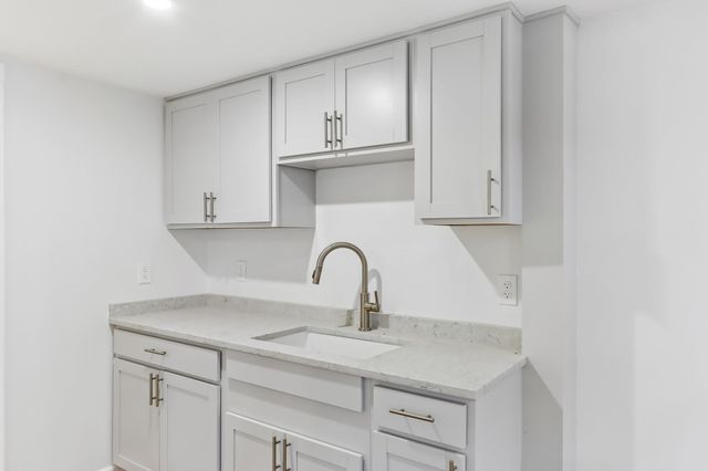 5 Cottage St, Nahant, MA 01908