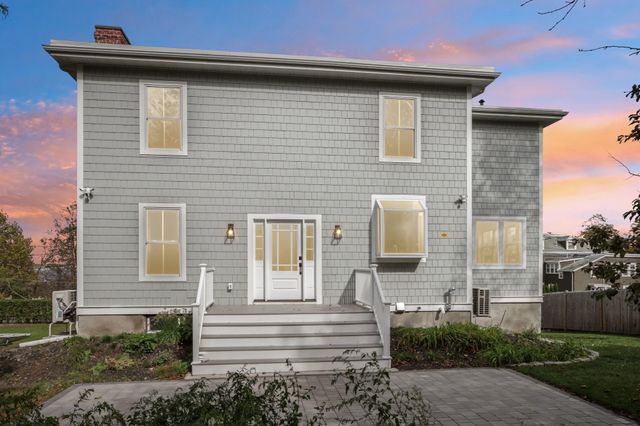5 Cottage St, Nahant, MA 01908
