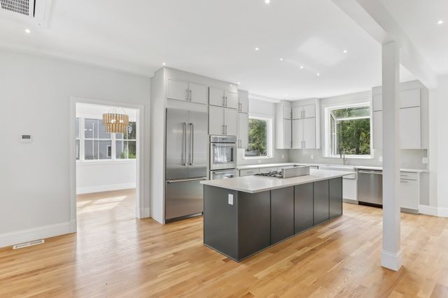 5 Cottage St, Nahant, MA 01908