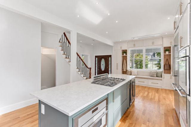 5 Cottage St, Nahant, MA 01908