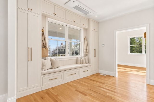 5 Cottage St, Nahant, MA 01908
