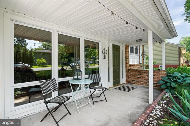 39 CORNWALL DRIVE, Newark, DE 19711