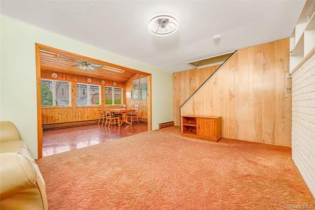 20 Flagstone Lane, Westbury, NY 11590