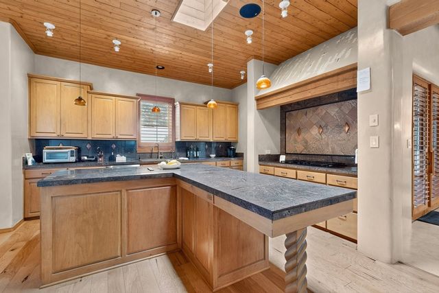 111 Avenida Frijoles, Santa Fe, NM 87507