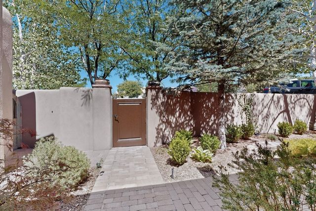 111 Avenida Frijoles, Santa Fe, NM 87507