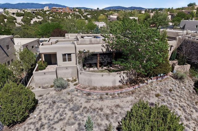 111 Avenida Frijoles, Santa Fe, NM 87507