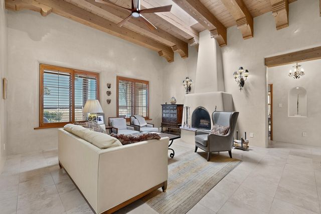 111 Avenida Frijoles, Santa Fe, NM 87507