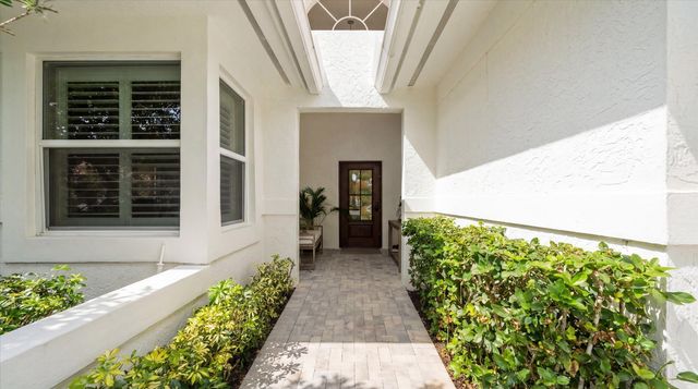 106 Toteka Circle, Jupiter, FL 33458