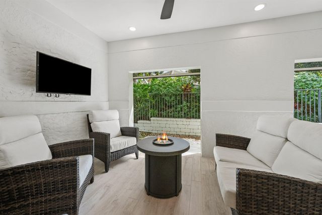 106 Toteka Circle, Jupiter, FL 33458