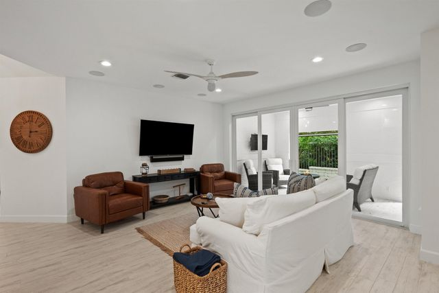 106 Toteka Circle, Jupiter, FL 33458