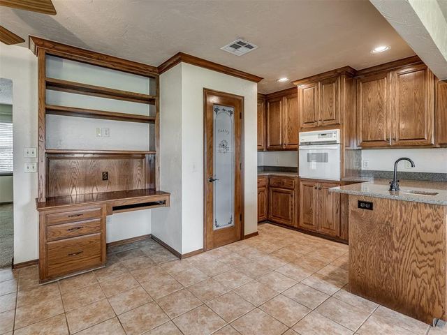 5740 Willow Brook Lane, Norman, OK 73069