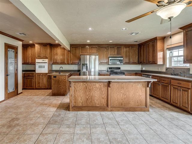 5740 Willow Brook Lane, Norman, OK 73069