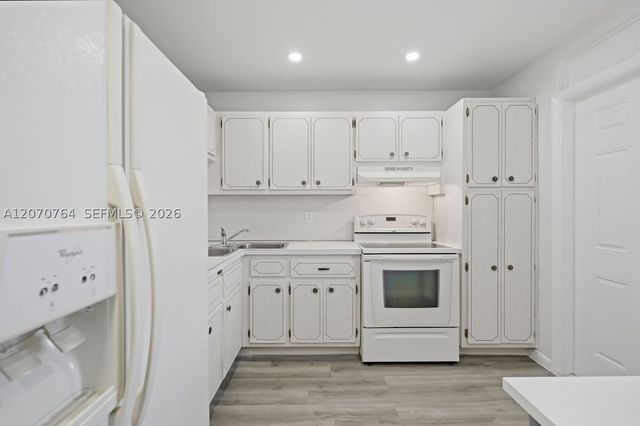 5335 NW 10th Ct 206, Plantation, FL 33313