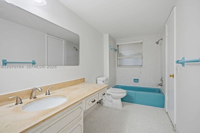 5335 NW 10th Ct 206, Plantation, FL 33313