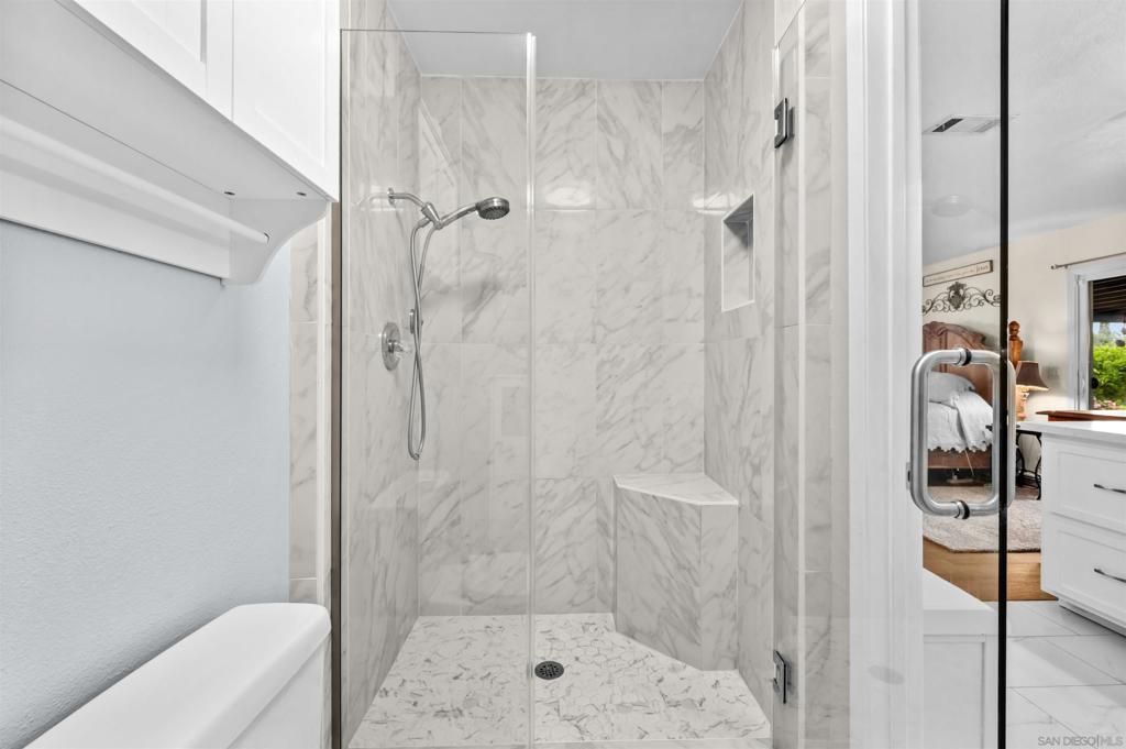Image 17 of property listing at 2481 Northmoor Dr, Corona, CA 92882