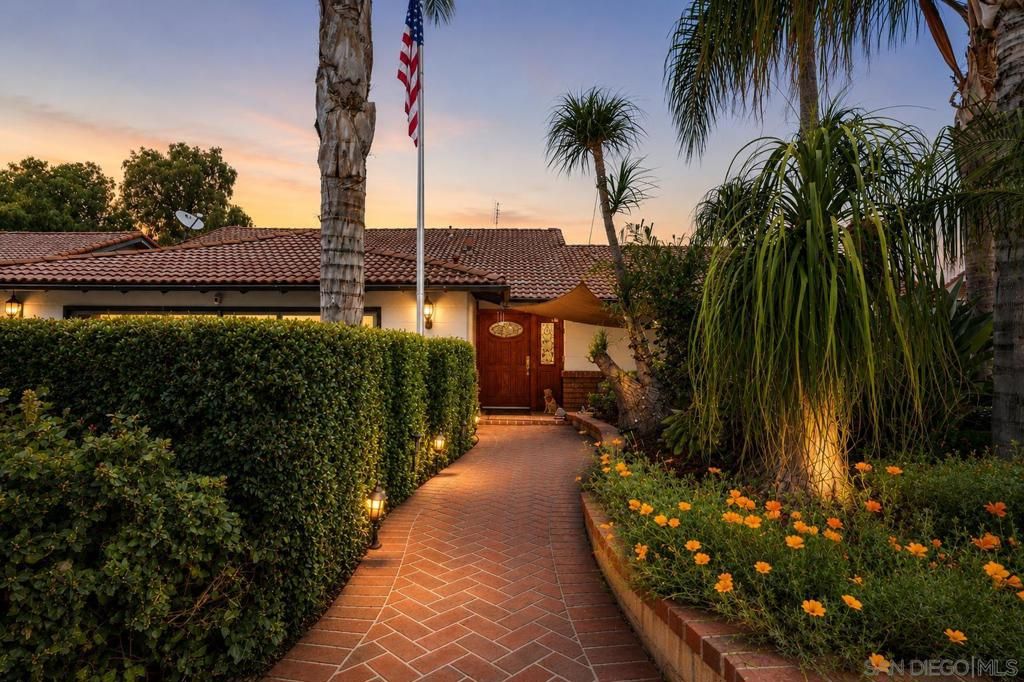Image 2 of property listing at 2481 Northmoor Dr, Corona, CA 92882