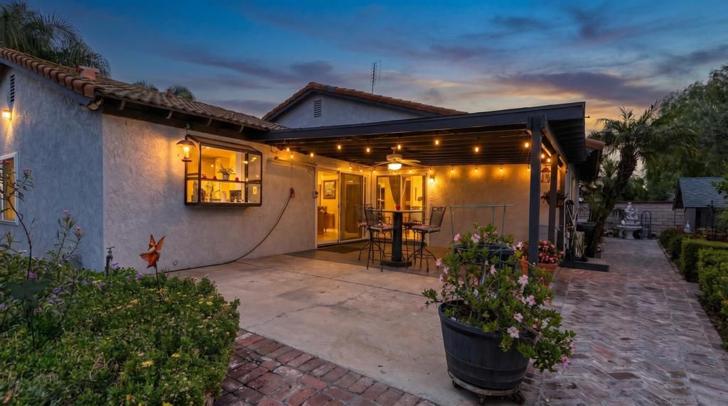 Image 3 of property listing at 2481 Northmoor Dr, Corona, CA 92882