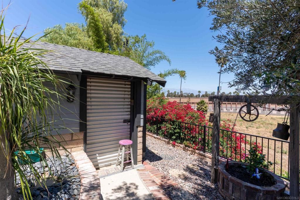 Image 30 of property listing at 2481 Northmoor Dr, Corona, CA 92882