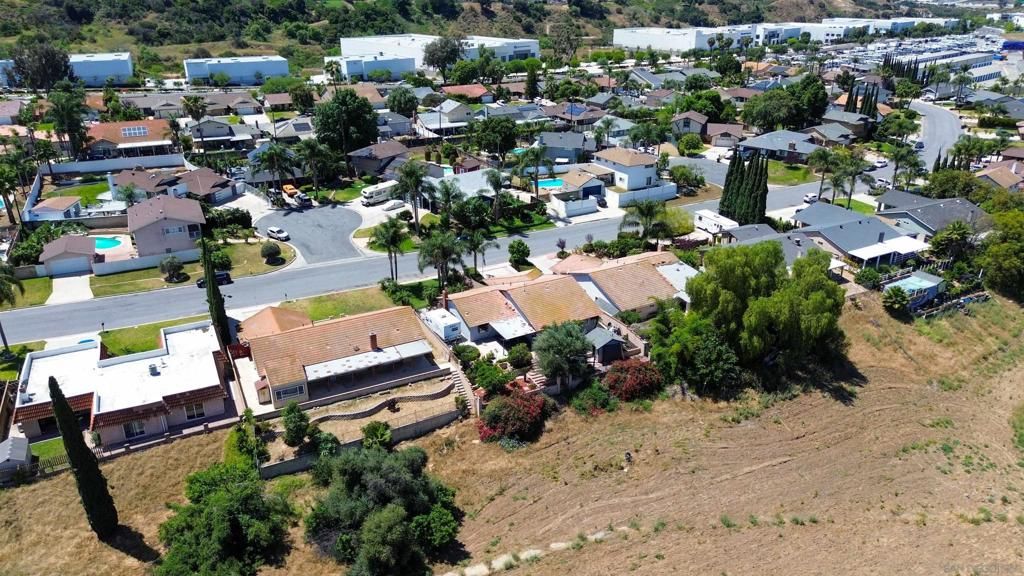 Image 36 of property listing at 2481 Northmoor Dr, Corona, CA 92882