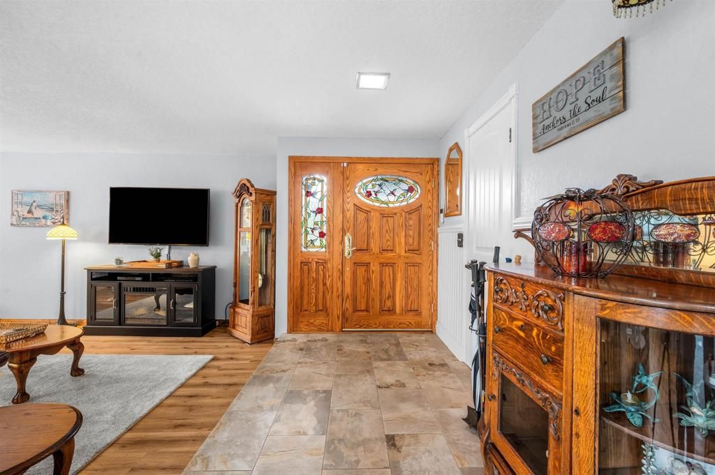 Image 5 of property listing at 2481 Northmoor Dr, Corona, CA 92882