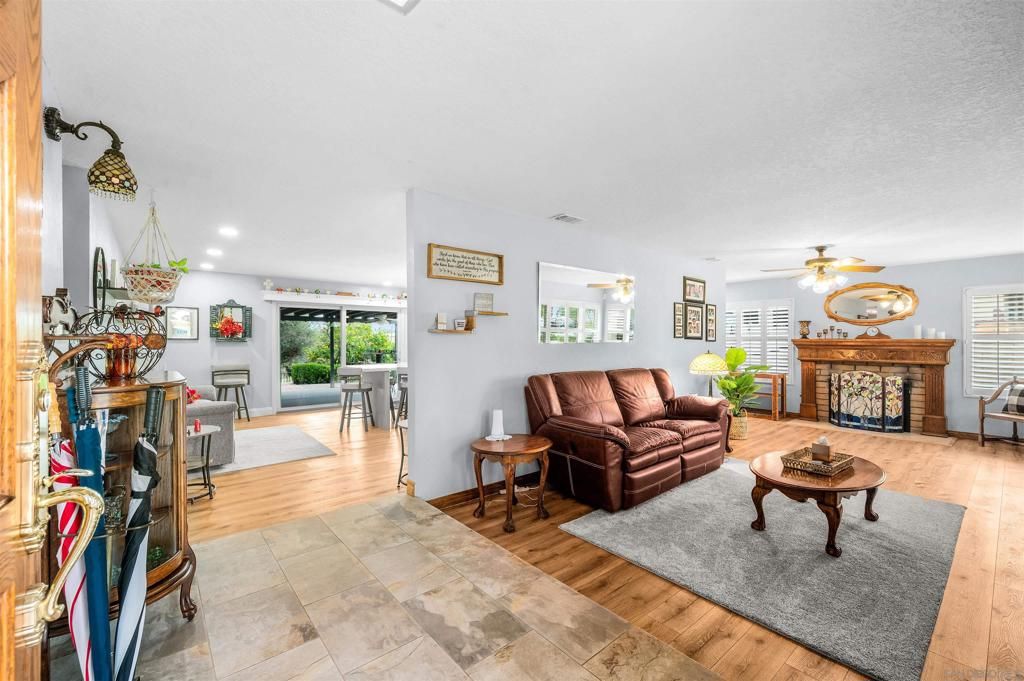 Image 7 of property listing at 2481 Northmoor Dr, Corona, CA 92882