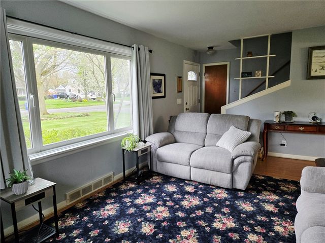 38 Shadmore Drive, Greece, NY 14626