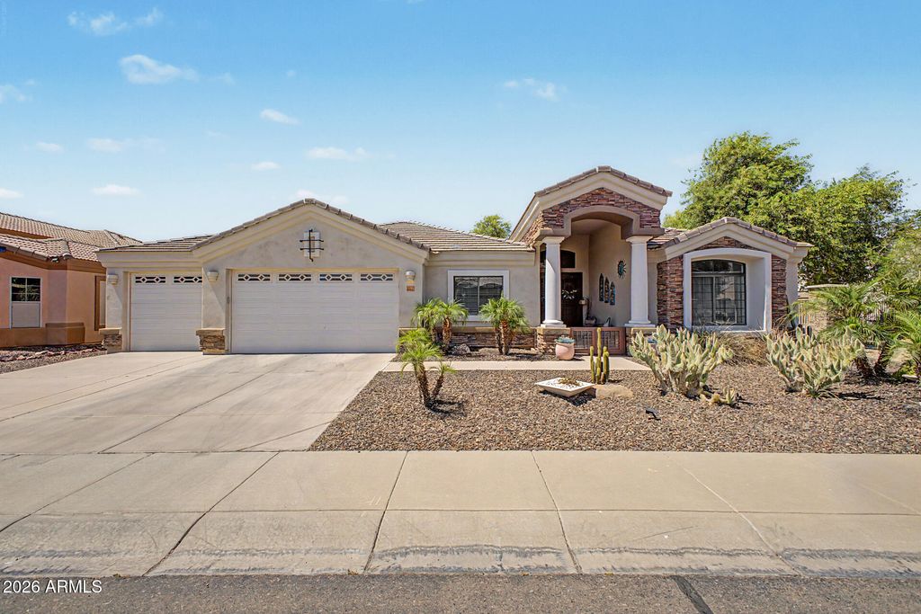 Image 3 of property listing at 4404 W LODGE Drive, Laveen, AZ 85339