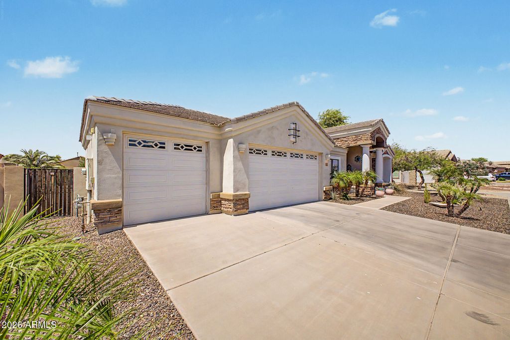 Image 4 of property listing at 4404 W LODGE Drive, Laveen, AZ 85339
