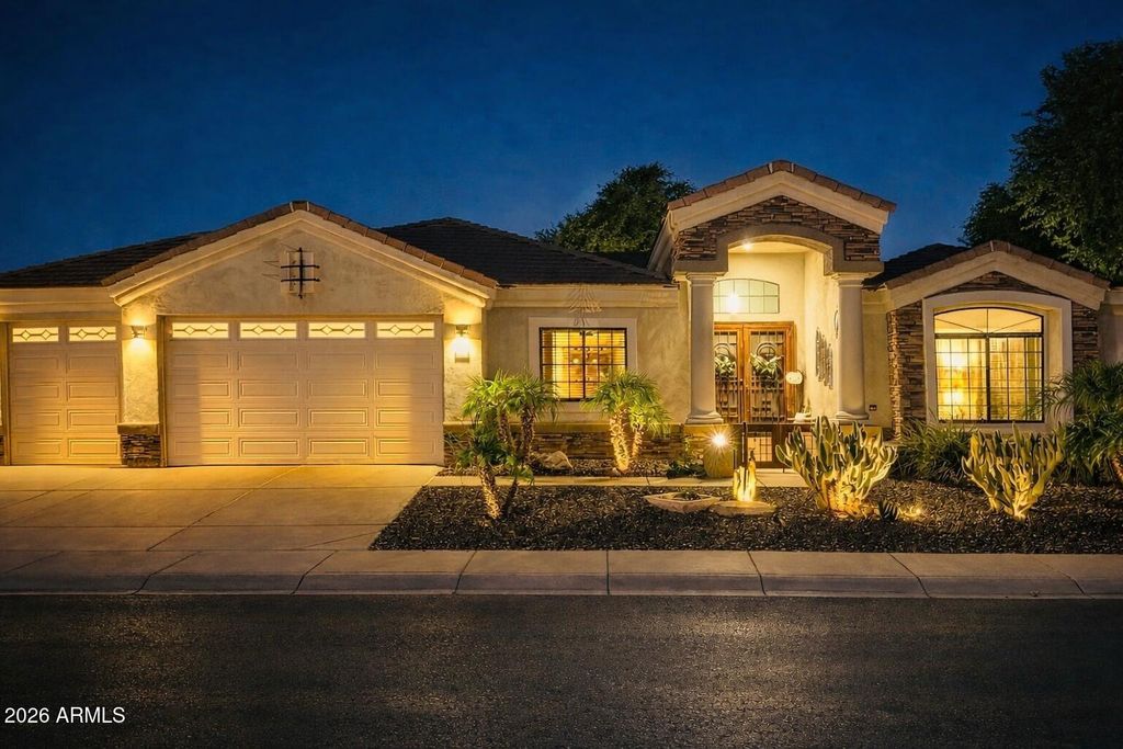 Image 5 of property listing at 4404 W LODGE Drive, Laveen, AZ 85339