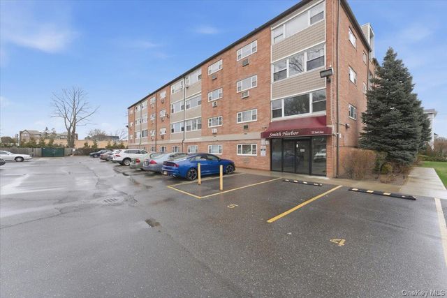222 Smith Street 2E, Freeport, NY 11520