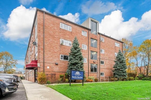 222 Smith Street 2E, Freeport, NY 11520