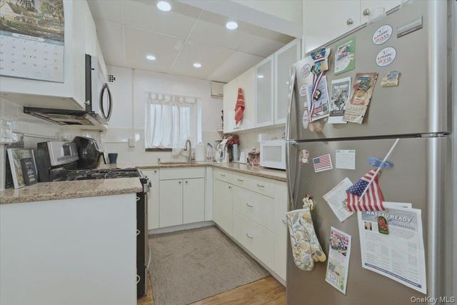 222 Smith Street 2E, Freeport, NY 11520