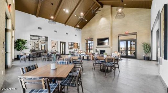 20484 E SONOQUI Boulevard, Queen Creek, AZ 85142